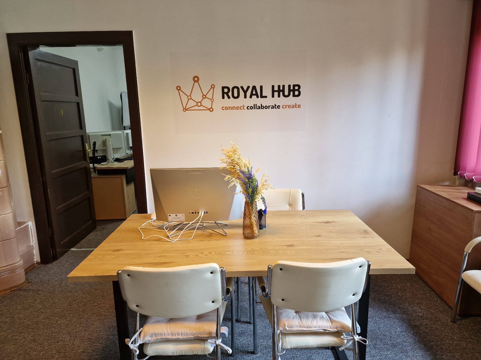 Royal Hub-3